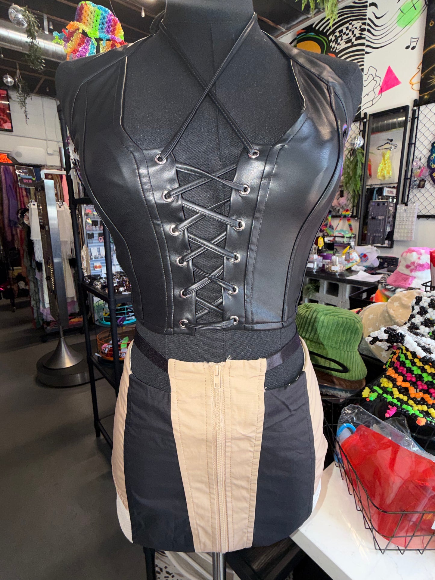 Windbreaker Skirt (Beige/Black)