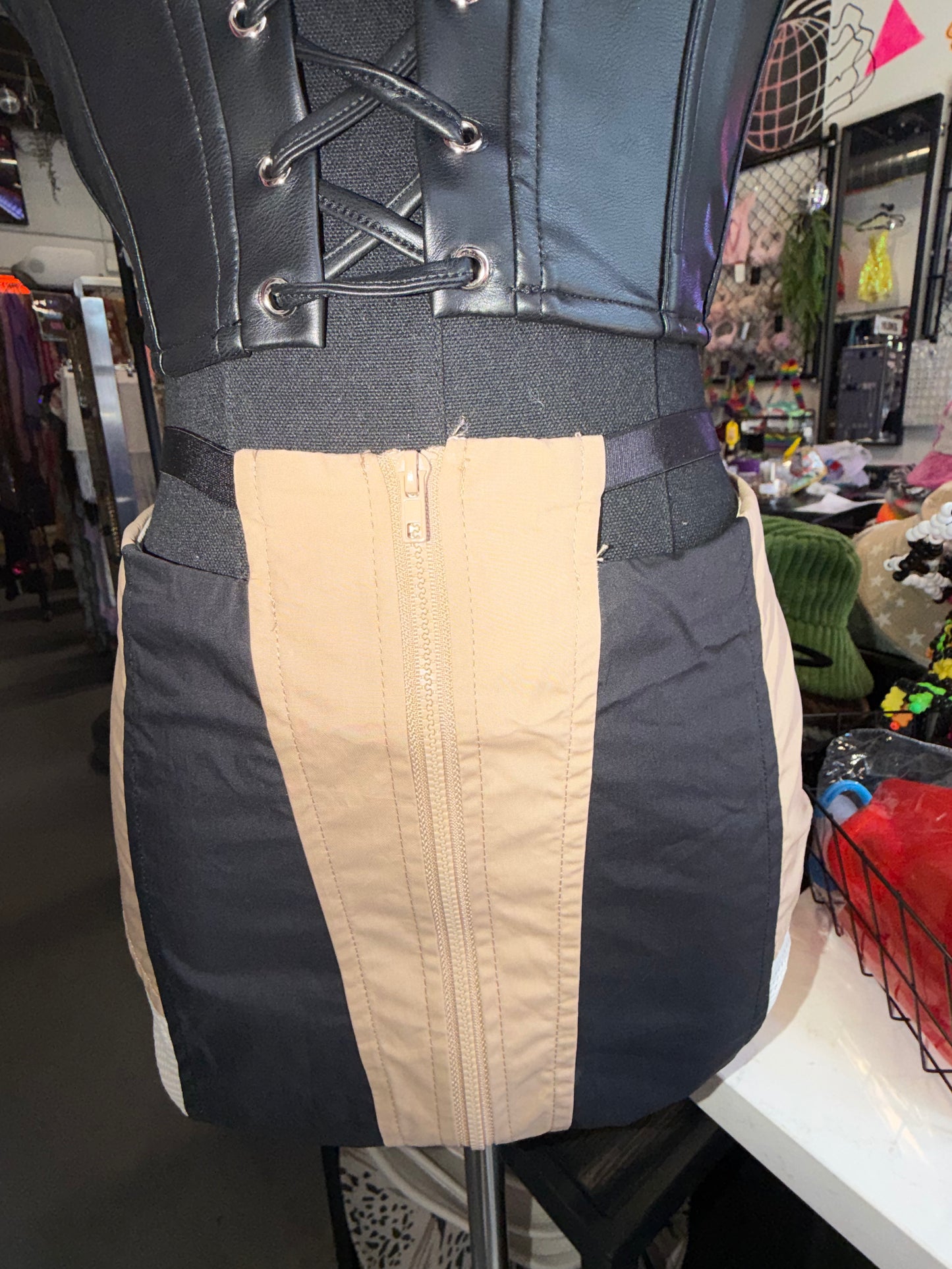 Windbreaker Skirt (Beige/Black)